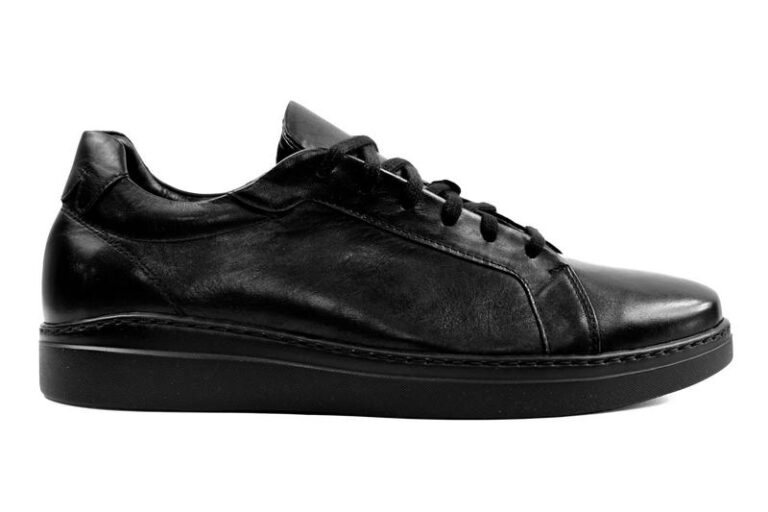 Czym są sneakersy i dlaczego warto je mieć w swojej szafie?