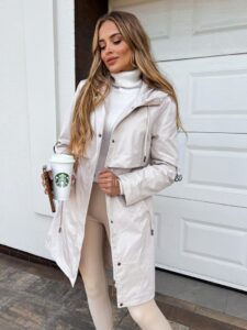 Jakie buty idealnie komponują się z beżową kurtką?