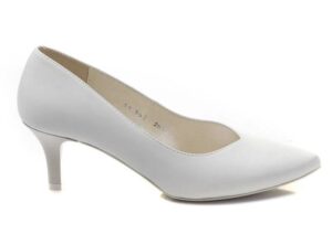 Idealne buty do sukienki ecru na wesele – odkryj stylowe propozycje!