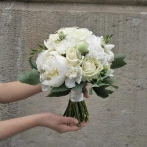 Idealny bukiet do sukni ślubnej – jak dokonać najlepszego wyboru?