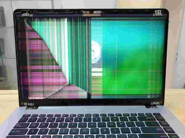Praktyczny przewodnik: Jak sprawdzić rozmiar matrycy w laptopie?