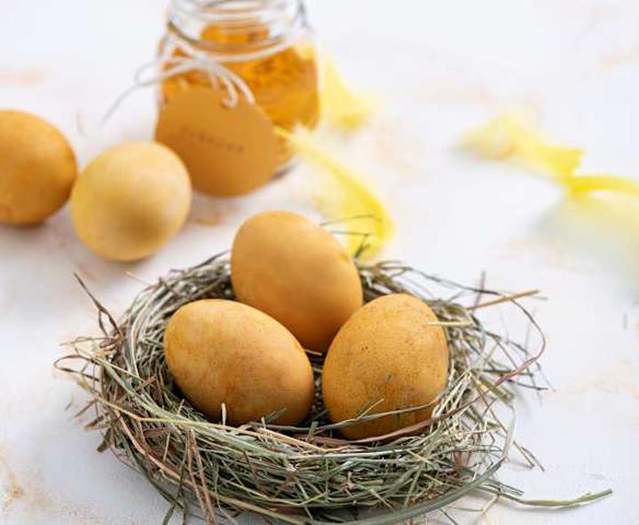 Sekrety farbowania jajek na czarno – odkryj kreatywne metody