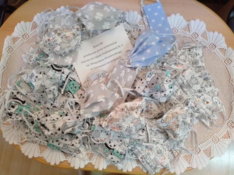 Szybkie szycie: jak w 30 minut uszyć 8 praktycznych maseczek