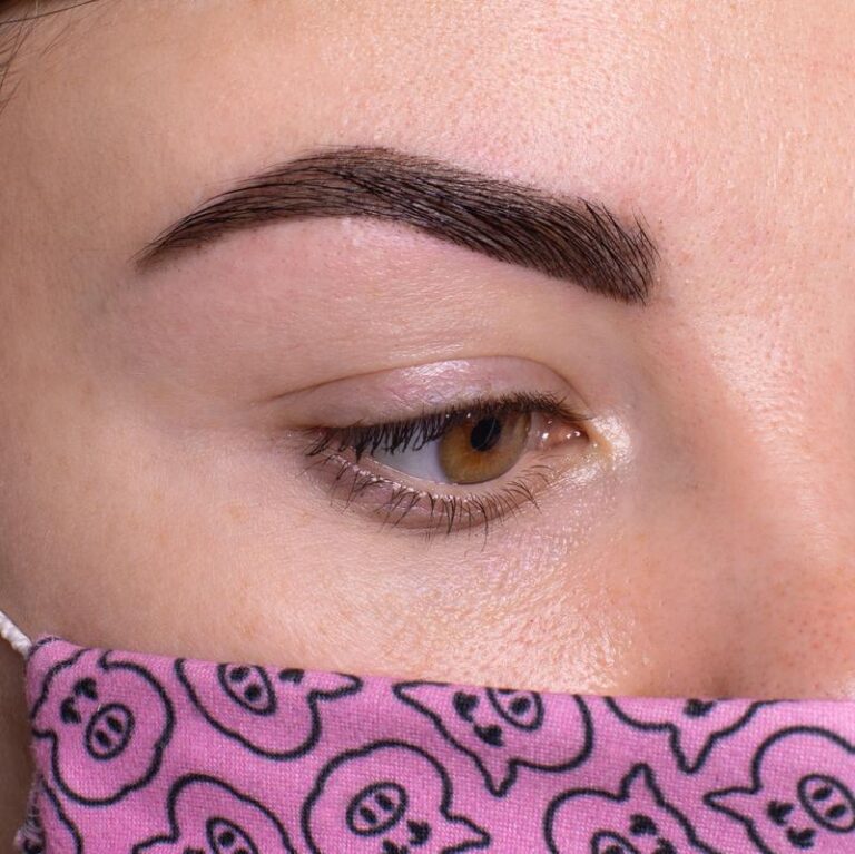 Sekrety pięknych brwi i rzęs: jak farbować henną i uzyskać naturalny efekt