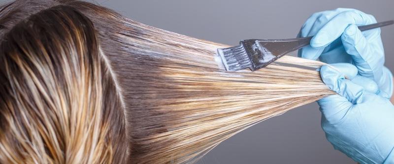 Farbowanie kręconych włosów