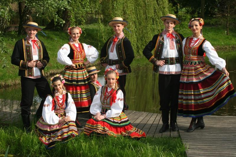 Jak stworzyć piękny strój ludowy dla dziecka – poradnik dla rodziców