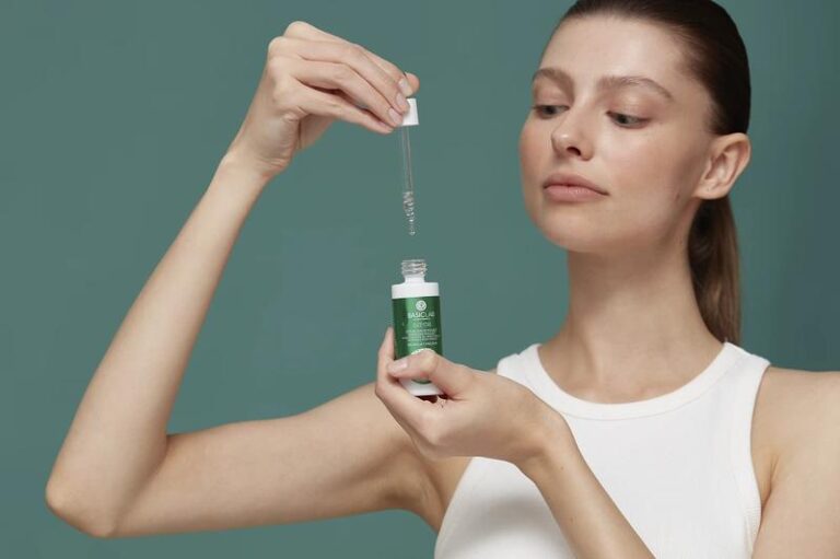 Jakie kosmetyki wybrać do pielęgnacji cery mieszanej? Porady z bloga kosmetycznego