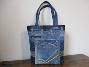 Kreatywny poradnik: jak uszyć stylową torbę z dżinsu krok po kroku
