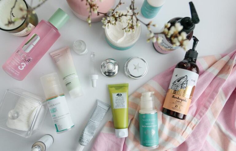 Odkryj znane marki kosmetyków do pielęgnacji twarzy, które zachwycą Cię efektami